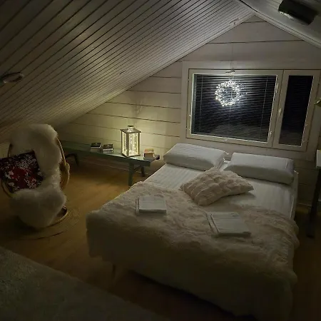 Northern Lights From Inside, Lake, Sauna,Silent Shine * רובניימי