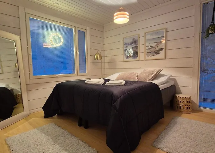 Northern Lights From Inside, Lake, Sauna,Silent Shine * רובניימי